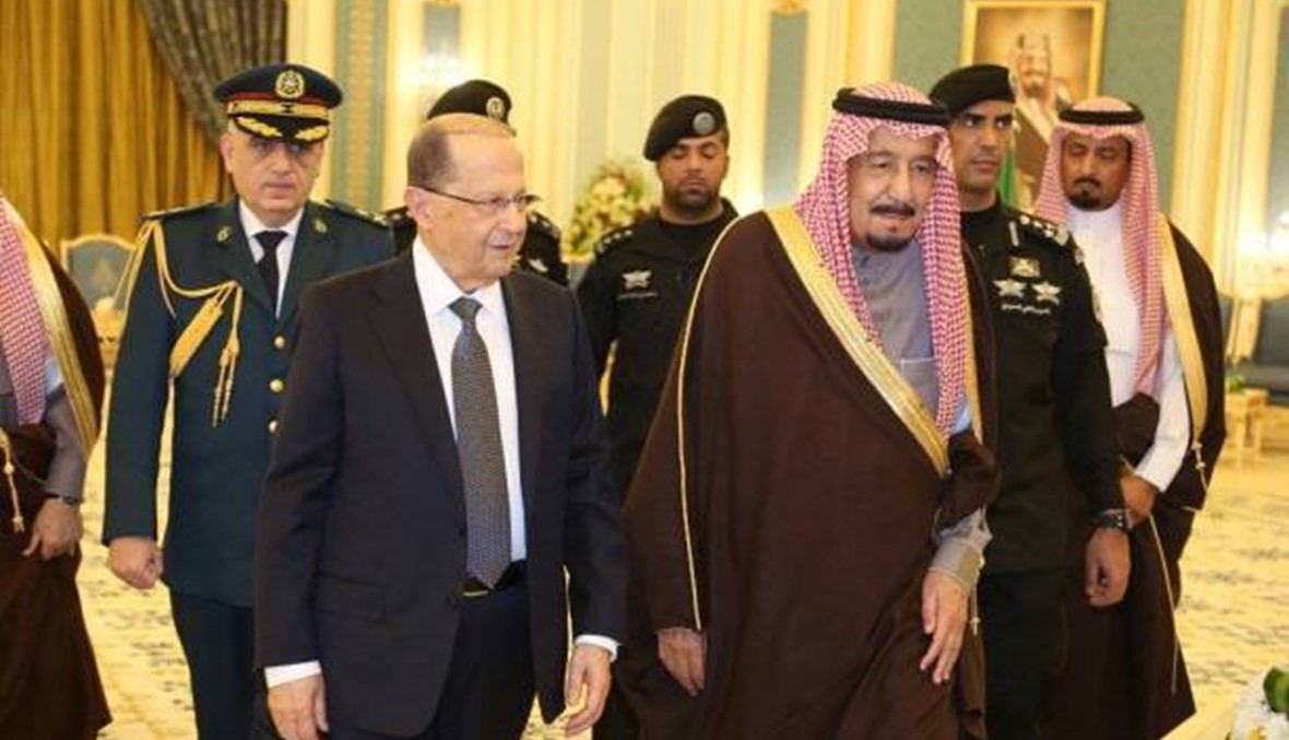 الملك السعودي وولي العهد يبرقان لعون
