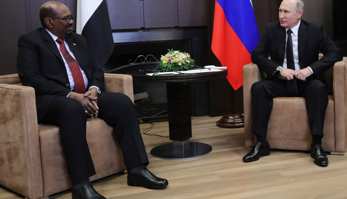 الرئيس السوداني يطالب في روسيا بحماية بلاده بمواجهة الولايات المتحدة
