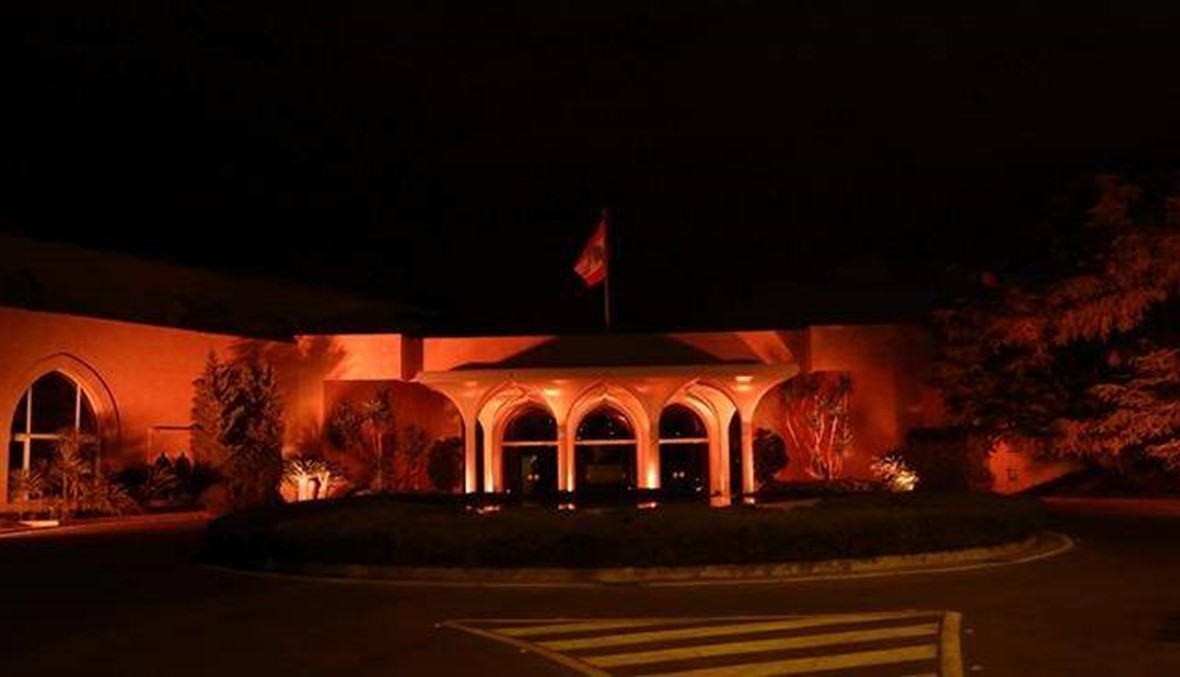 لمناسبة اليوم العالمي للقضاء على العنف ضد المرأة... القصر الجمهوري مضاء باللون البرتقالي