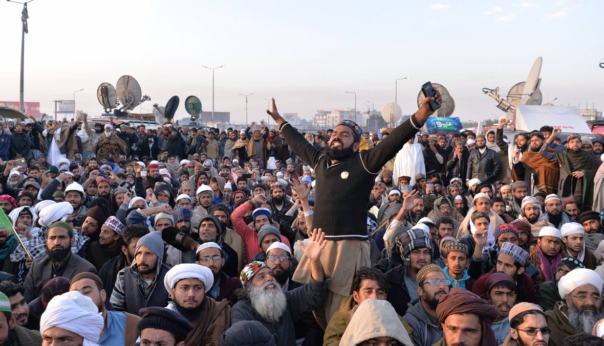 الإسلاميون يعلنون إنهاء اعتصامهم بعد استقالة وزير العدل في باكستان
