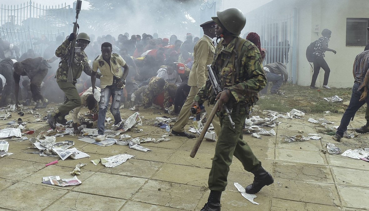 قبل تنصيب الرئيس الكيني اوهورو كينياتا... صدامات وغاز مسيل للدموع في نيروبي