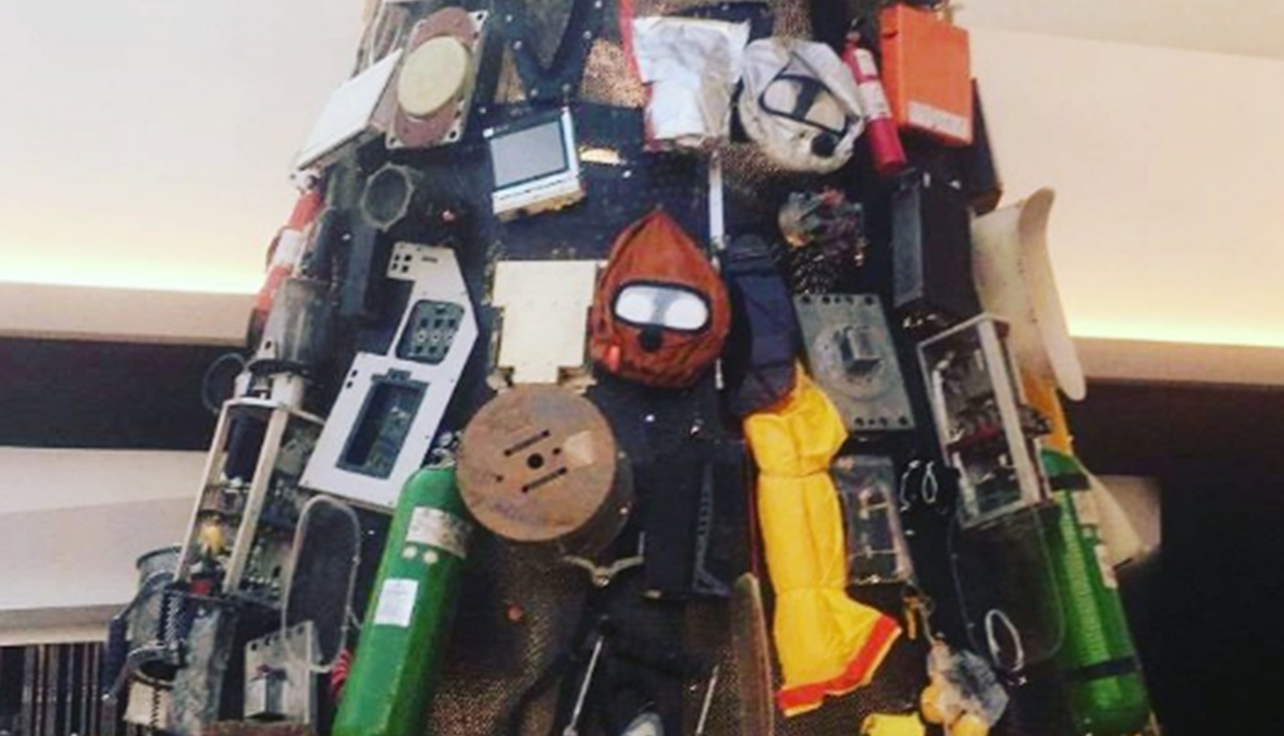 من "رسالة ايجابية" الى انتقادات... شجرة عيد الميلاد أُزيلت من المطار