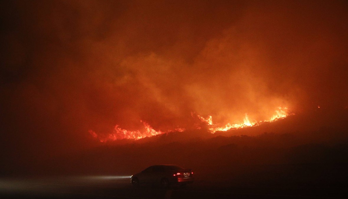 بالصور - حريق غابات يدمر مئات المنازل ويجبر الآلاف على النزوح في كاليفورنيا