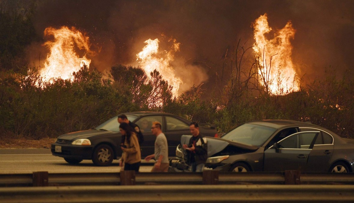 إجلاء 38 ألف شخص بسبب الحرائق في كاليفورنيا (أ ف ب).