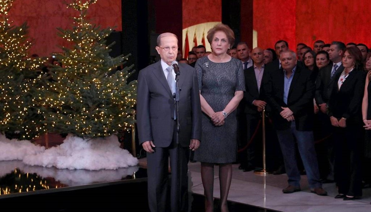 رئيس الجمهورية واللبنانية الأولى أضاءا شجرة الميلاد: نشعر بالمرارة على الأماكن المقدسة