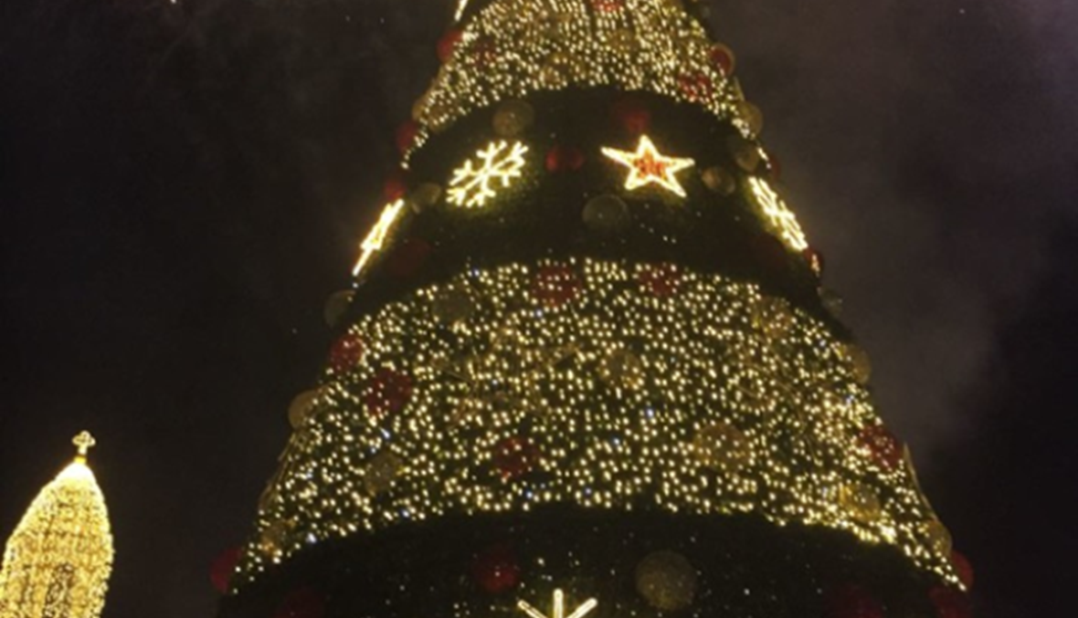 بالصور- إضاءة شجرة الميلاد في عدد من المناطق اللبنانية