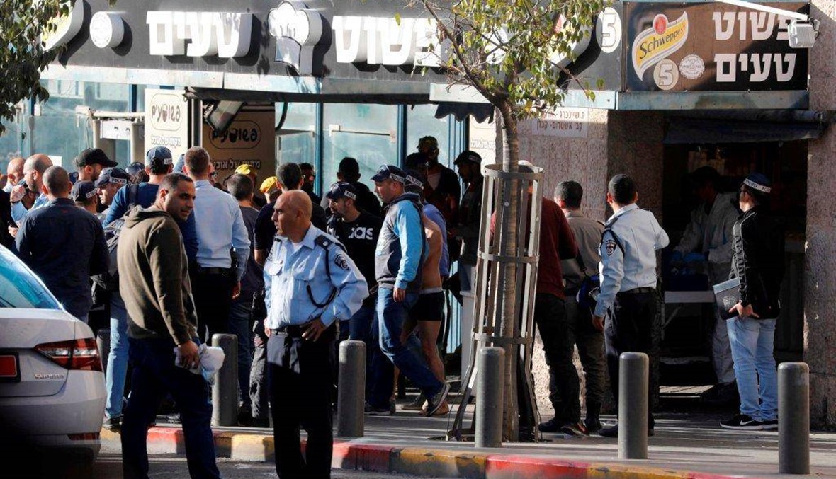 فلسطيني يطعن حارسًا إسرائيليًّا في القدس... الشرطة تصف الهجوم "بالإرهابي"