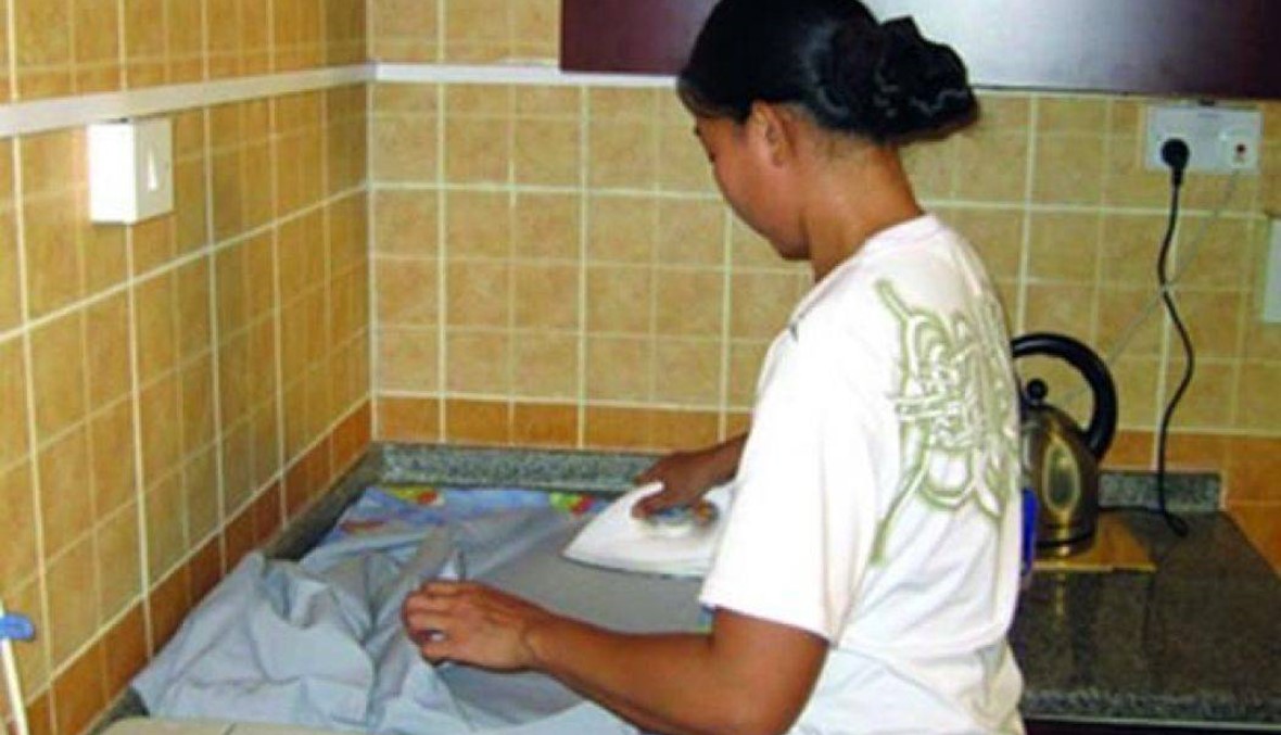 العمل تحظر على مكاتب استقدام العاملات المنزليات استيفاء أي بدل مادي منهن