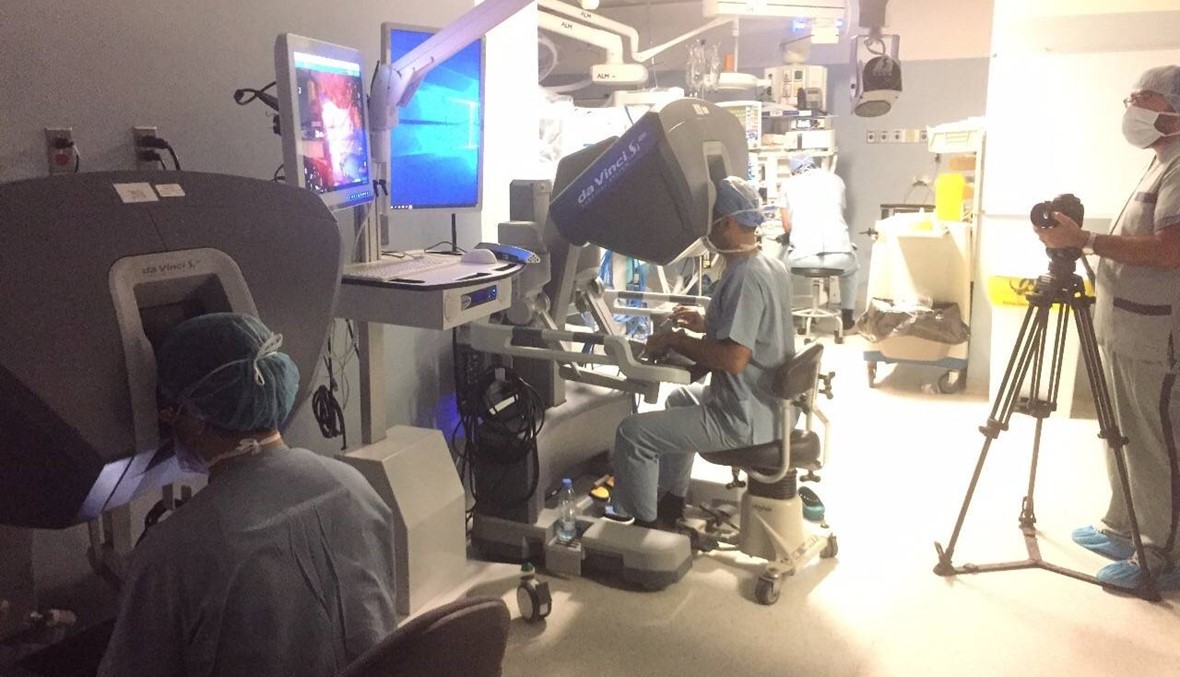 أول جراحة روبوتية في لبنان والمنطقة عبر تقنية الواقع المعزَّز!