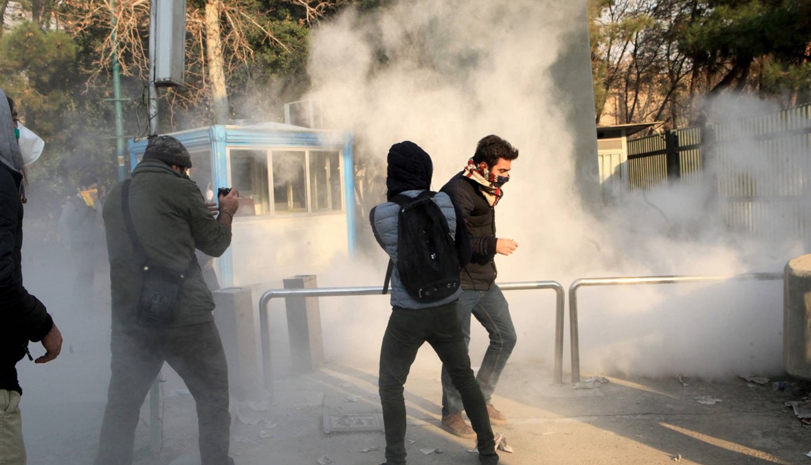 اللبنانيون منقسمون حيال تظاهرات إيران...رهانات وأمنيات