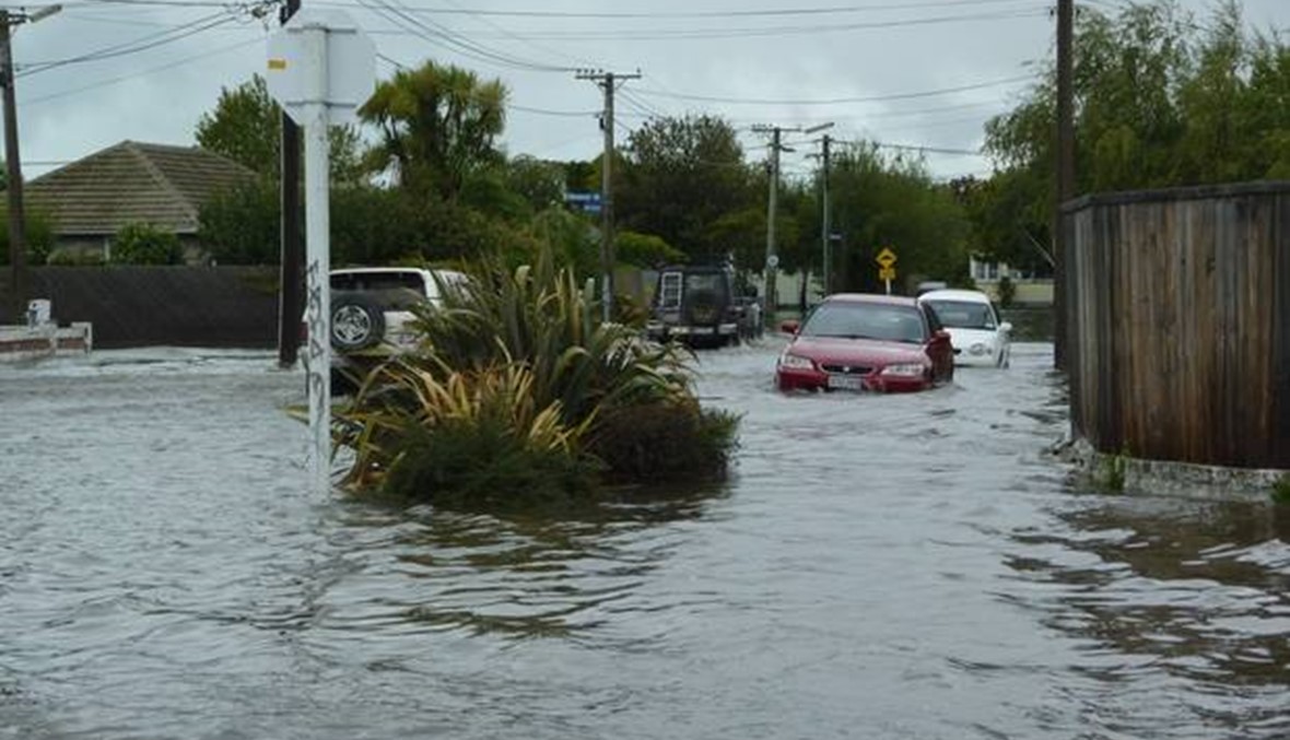 عاصفة تجتاج نورث أيلاند في نيوزيلندا وتقطع الكهرباء عن آلاف المنازل