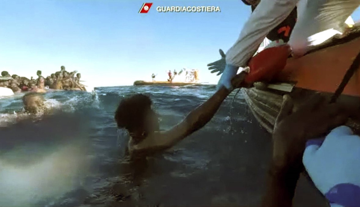 ذعر، وجثث طافت... غرق 10 مهاجرين، وفقدان 50 قبالة ليبيا