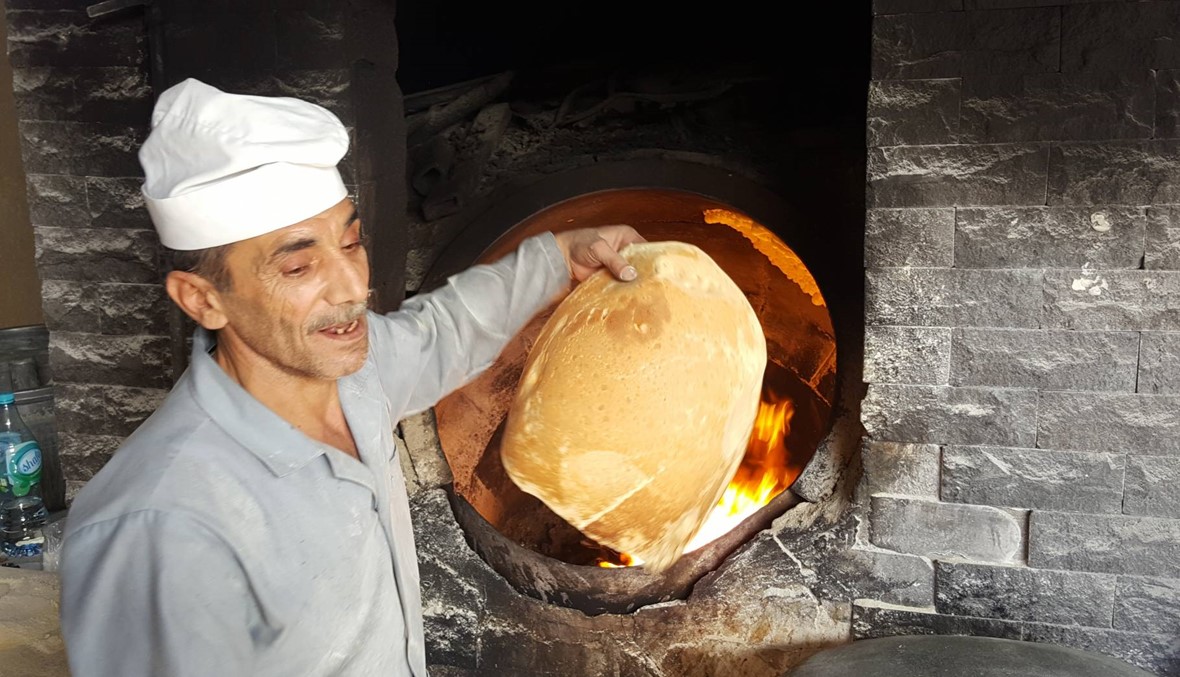 بالصور: خبز التنور... كيف يصنعه الاجداد؟