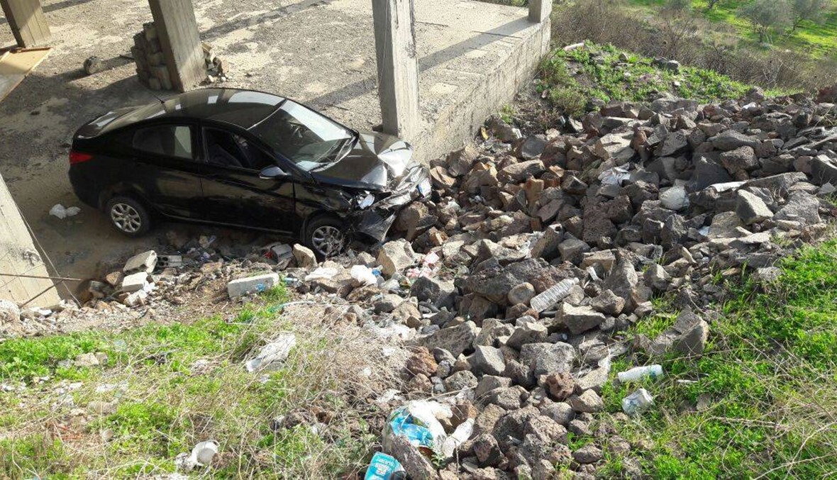 بالصور- قتيل وجريحان في اصطدام سيارة بدراجة نارية في عكار