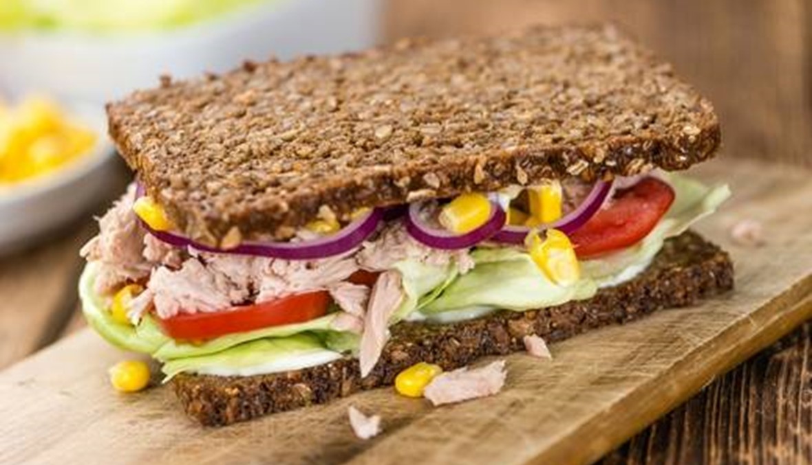 سندويش التونة بالمايونيز أسرع وصفة لأشهى مكونات