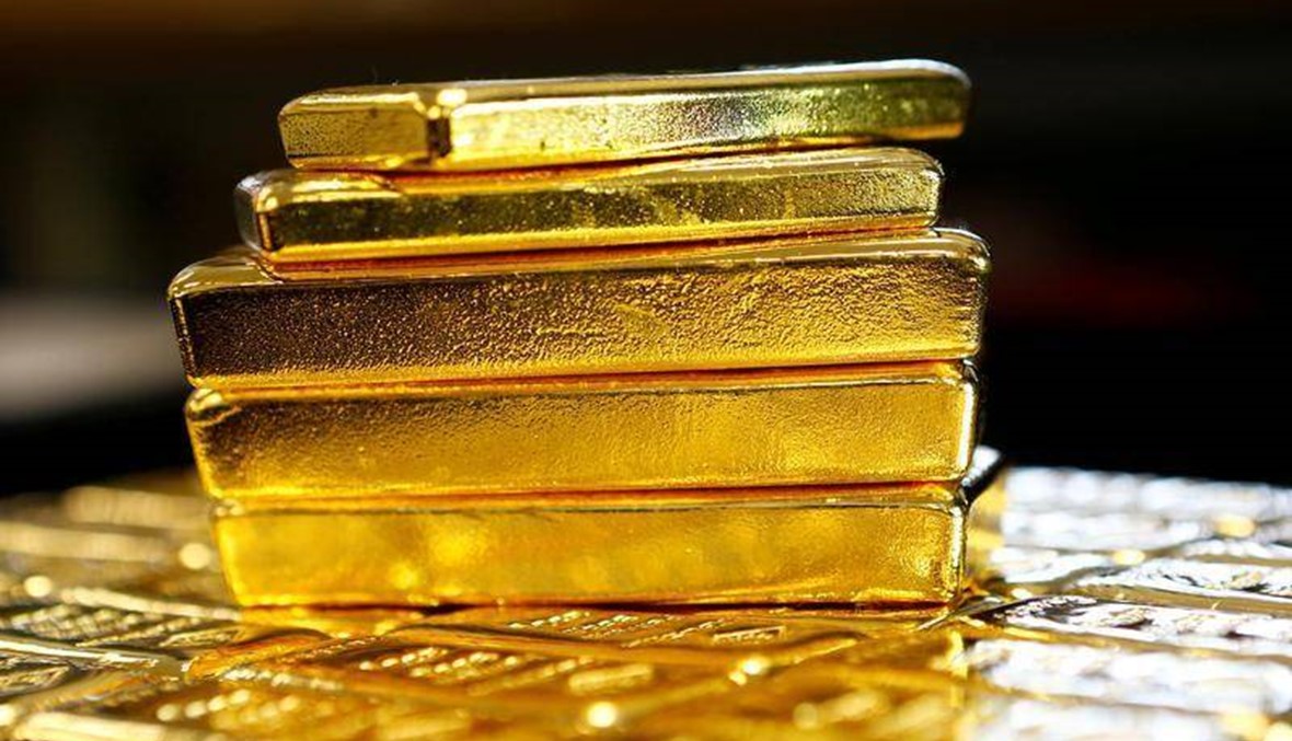 الذهب يتراجع مع صعود الدولار بعد بيانات أميركية قوية