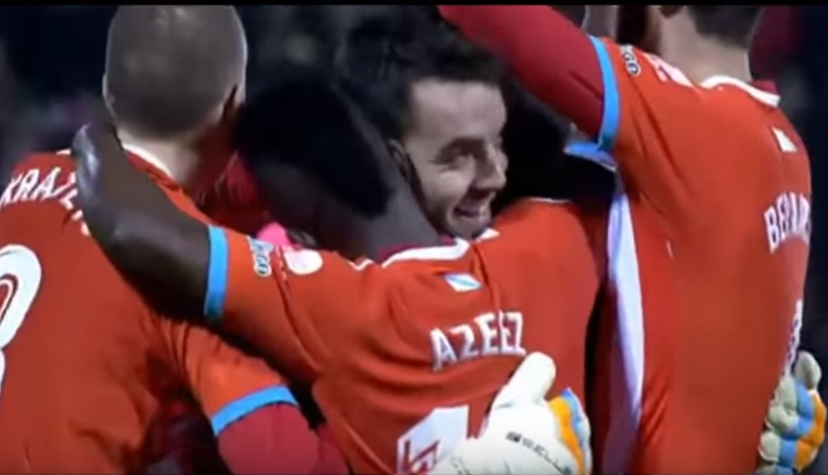 في يوم ميلاده... حارس مرمى إسباني يسجّل هدفاً مذهلاً (فيديو)