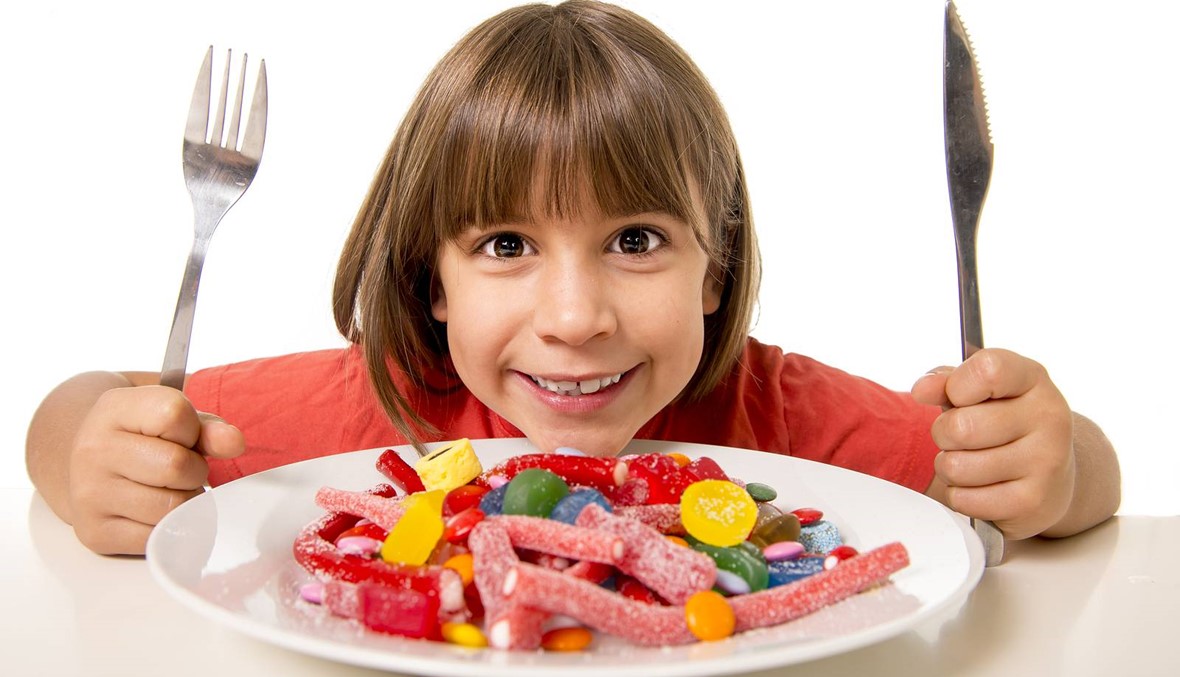 لماذا يشاغب الأطفال في الزيارة الاجتماعية ويأكلون كلّ الضيافة؟