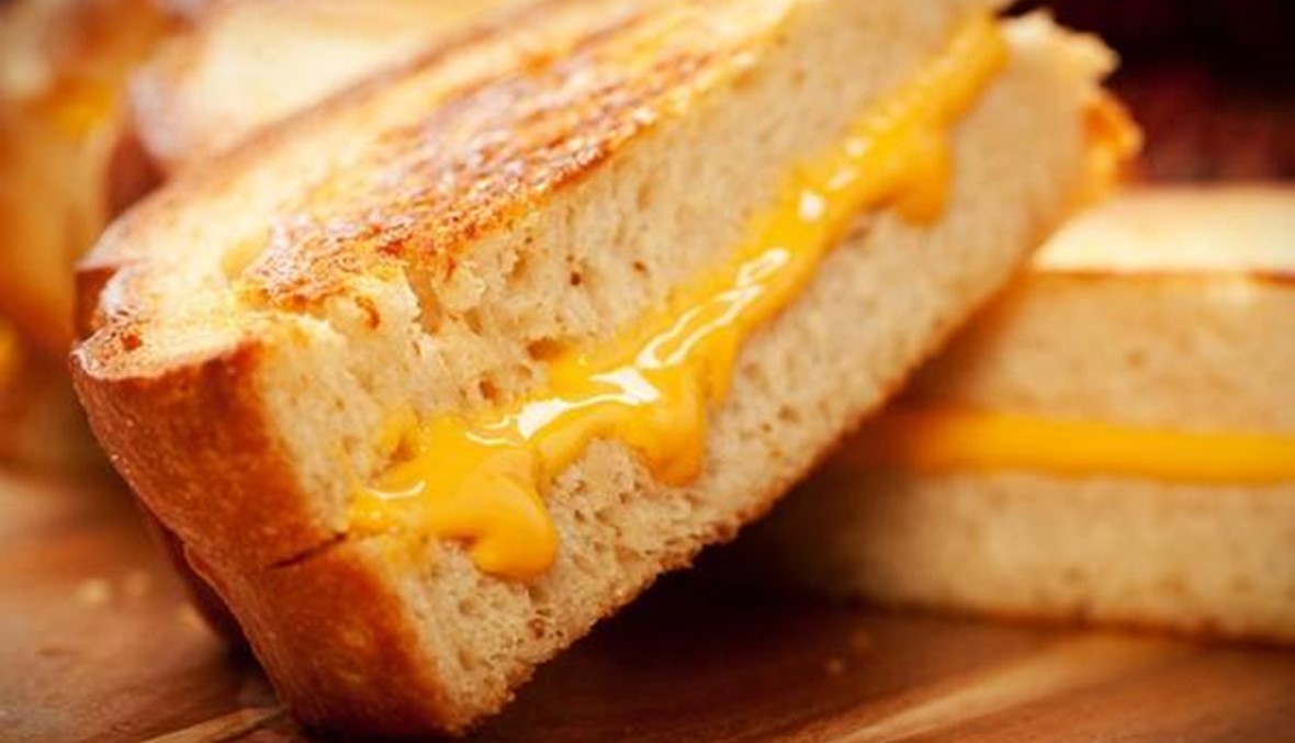 التوست بالجبنة: ما النوع المفضّل استخدامه وماذا يضاف اليه؟