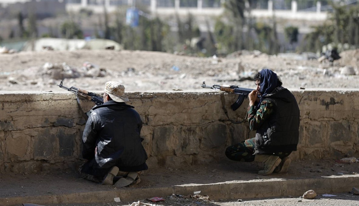 مواجهات بين الجيش الموالي لهادي وانفصاليين في عدن... 11 جريحاً والحصيلة قد ترتفع