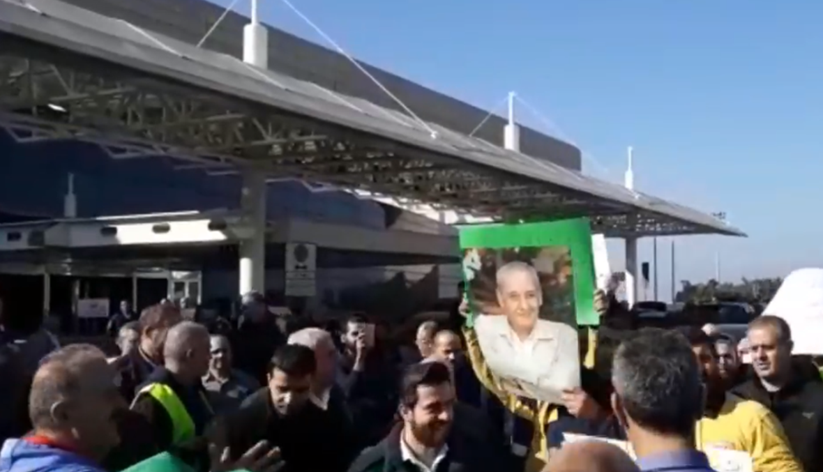 بالفيديو - احتجاجات "أمل" تنتقل إلى مطار بيروت... انذار قبل العصيان!