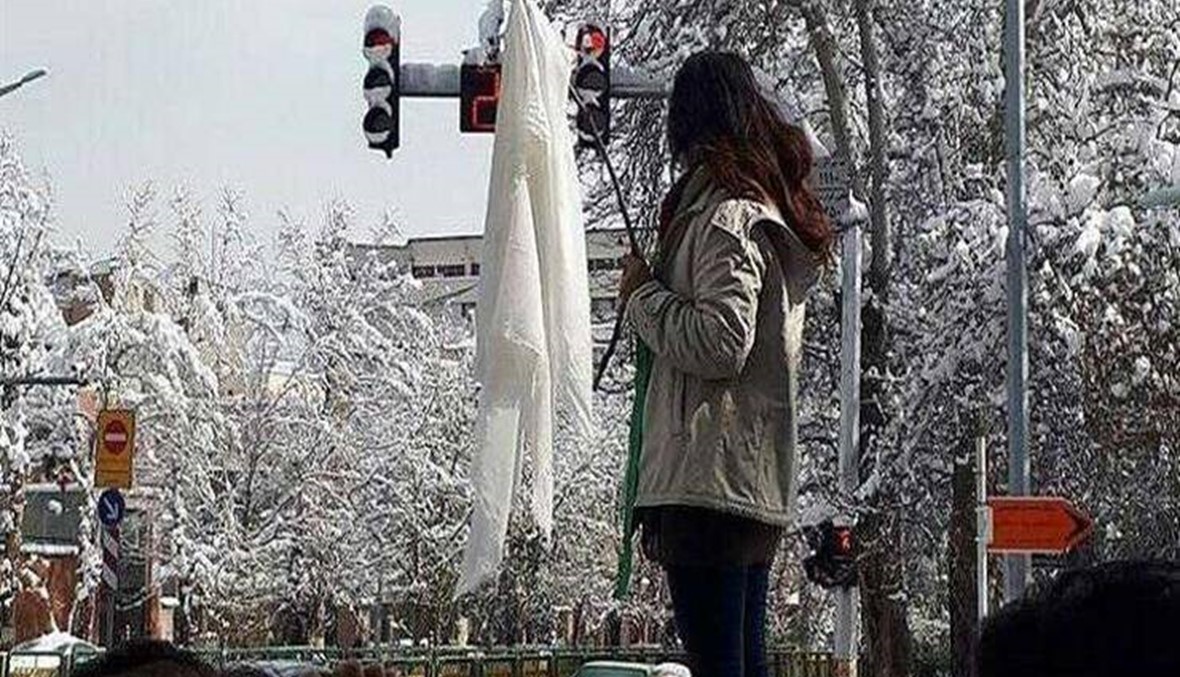 إيران: تزايد أعداد النساء المحتجّات على فرض الحجاب... نحو ثلاثين امرأة بقبضة الشرطة