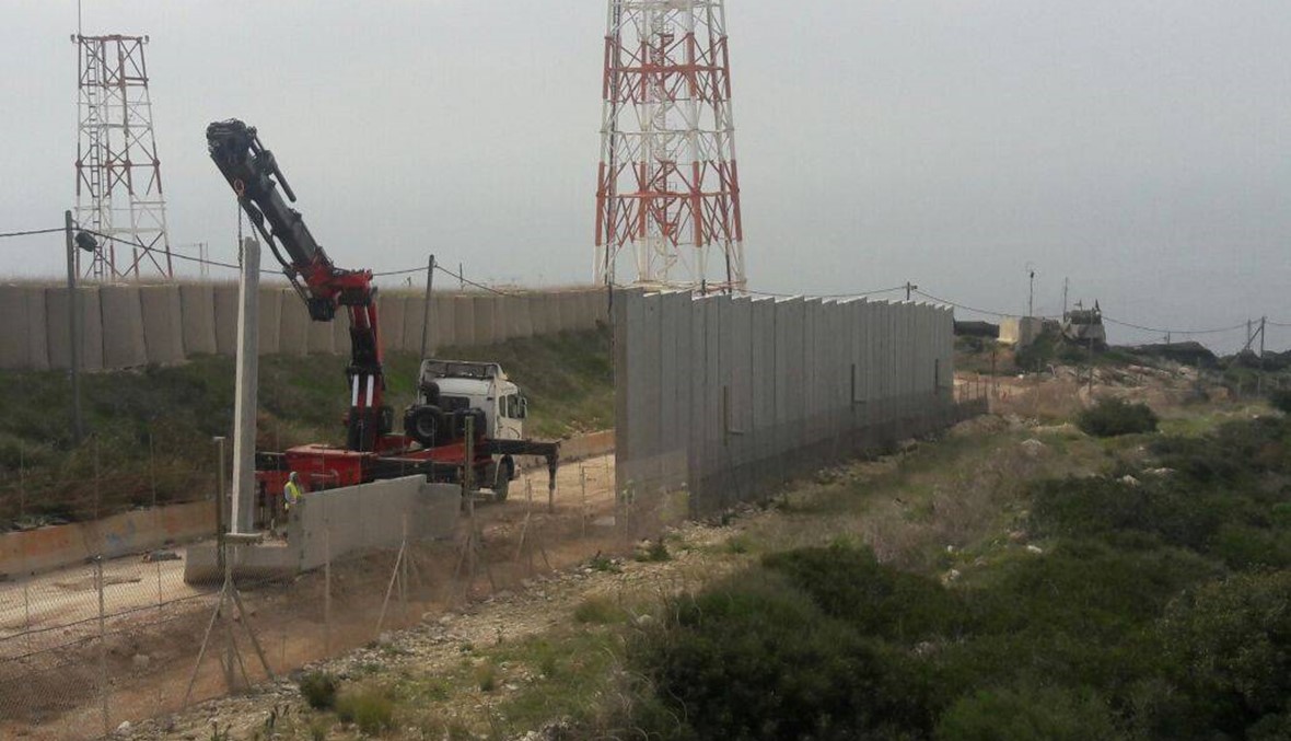 أعمال بناء الجدار الاسمنتي قبالة رأس الناقورة تتواصل... الطيران الحربي الإسرائيلي في الأجواء