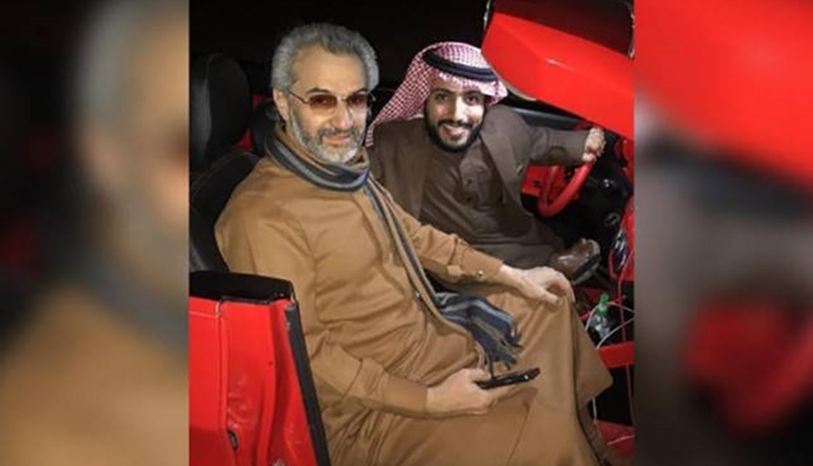بالفيديو: الوليد بن طلال في نزهة مع 'الربع' بسيارته الجديدة