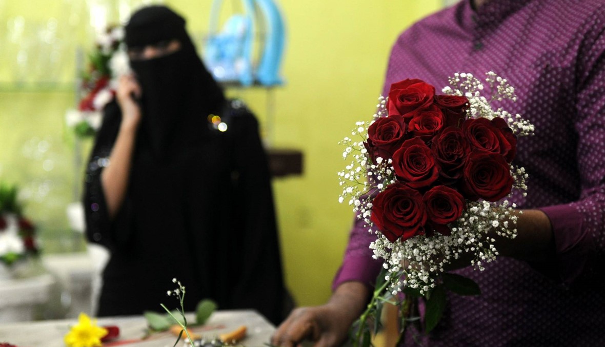 رجل دين سعودي: "لا حرج شرعاً" في الاحتفال بعيد الحب