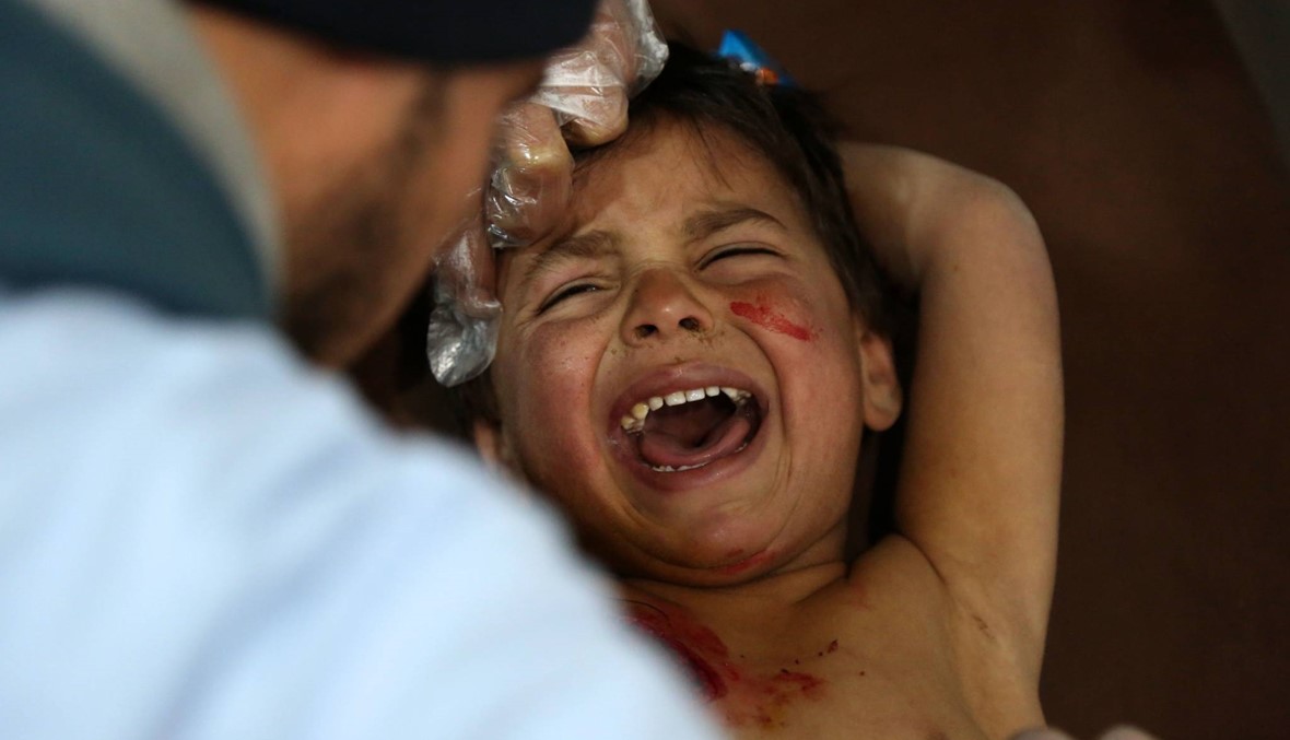 مستشفيات الغوطة الشرقية تعج بالأطفال، وألاهل المفجوعون يبحثون عن أبنائهم