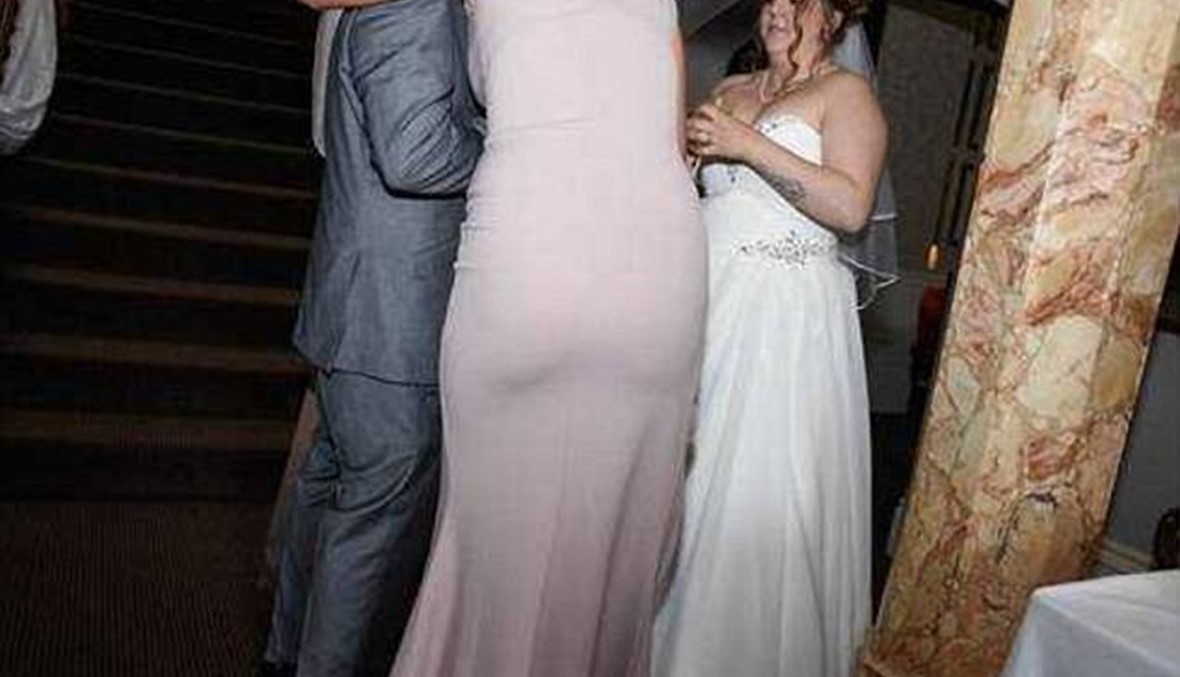 مصور يلتقط صوراً محرجة للإشبينة خلال الزفاف والعروسان غاضبان
