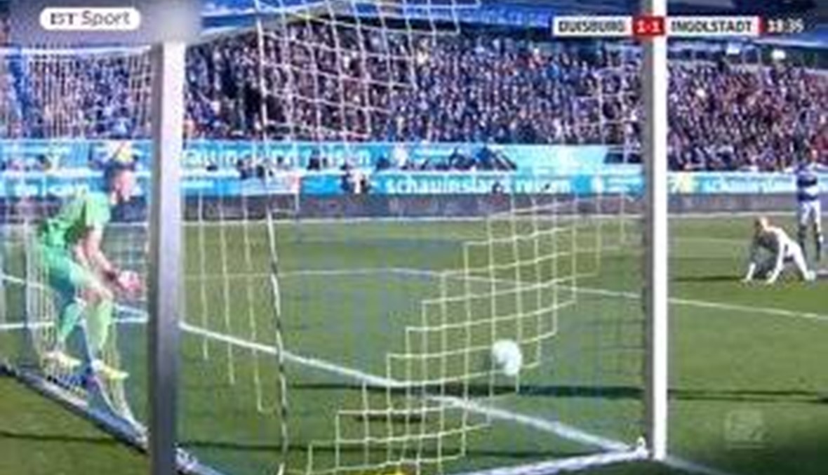 بالفيديو: هدف كوميدي بالدوري الألماني بسبب خطأ لا يغتفر لحارس المرمى