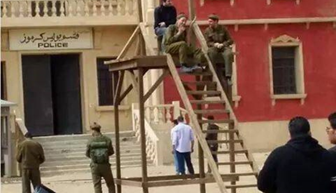 صور  مسرّبة لـ"إعدام" نجم مسرح مصر في "حرب كرموز"