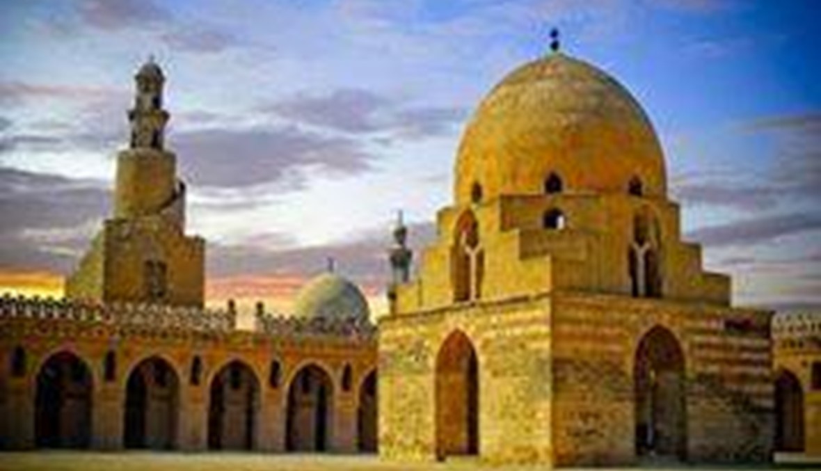 مسجد ابن طولون بناه قبطي ومطبوع على عملة مصرية