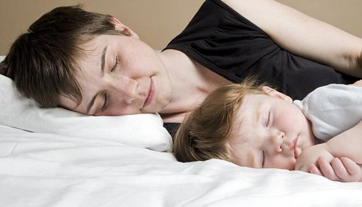 دراسة... نوم النساء مع الأطفال الرضّع يصيبهم بالاكتئاب