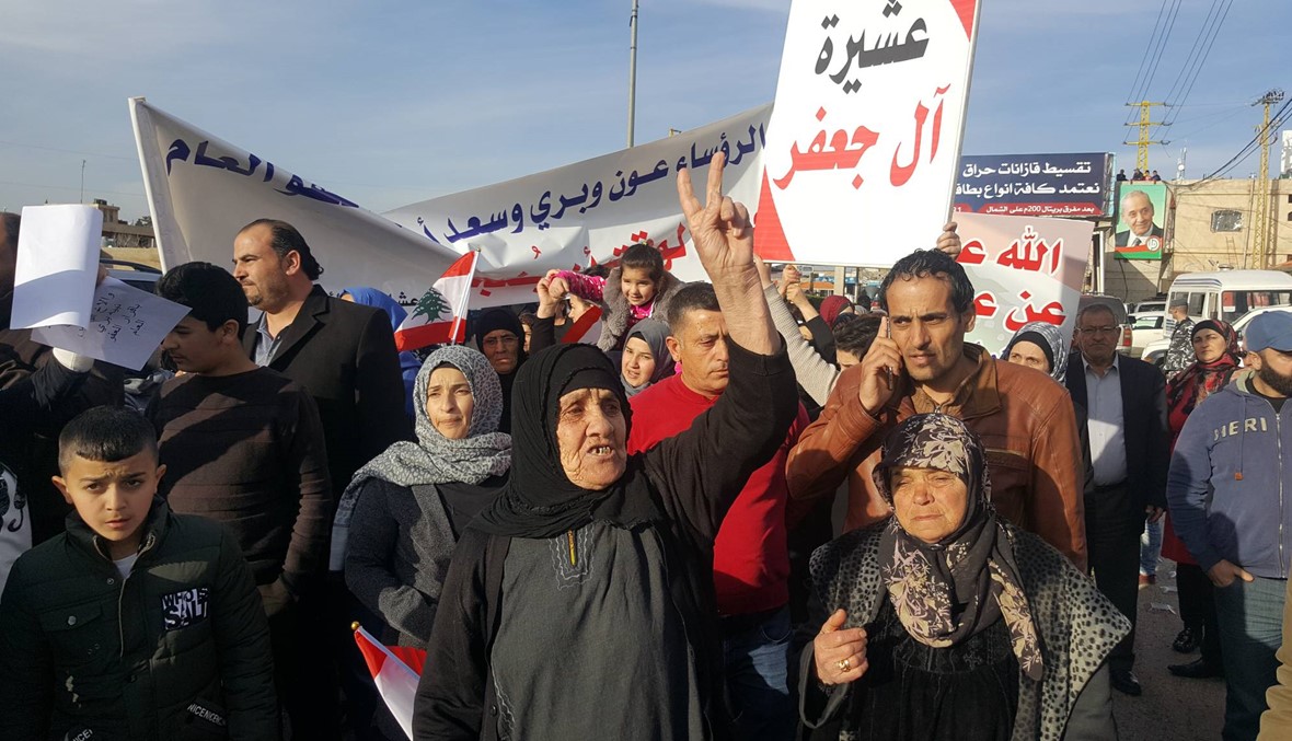 أهالي السجناء قطعوا طريق رياق- بعلبك: للإسراع في إقرار العفو العام