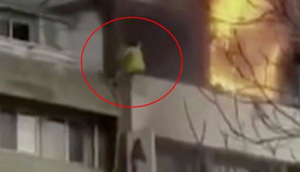 بالفيديو- سقطت من الطبقة السادسة بعد محاولة هروب فاشلة من حريق هائل