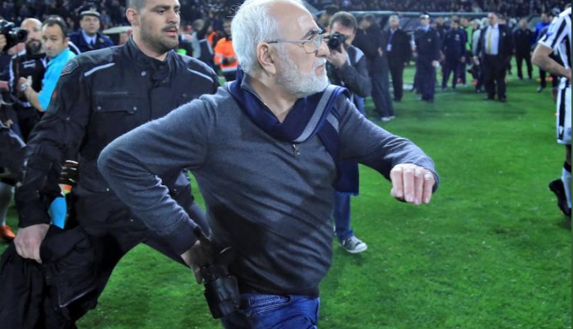 تعليق مباريات الدوري اليوناني بعد نزول مالك نادٍ مسلح إلى الملعب