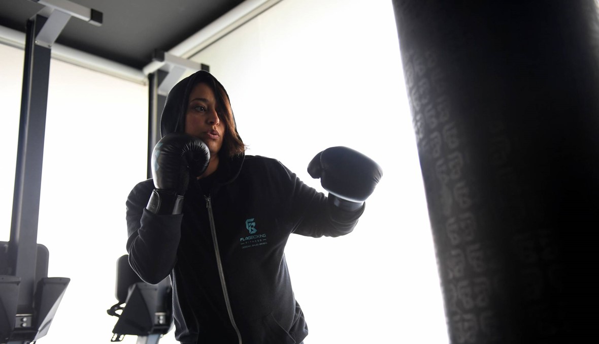 سعودية تدرِّب الملاكمة وتتحدى القيود الاجتماعية على الرياضة النسائية في بلدها