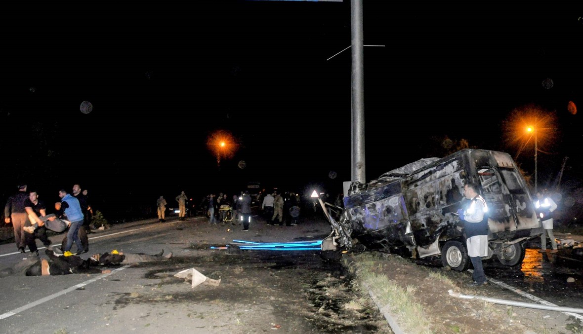 مصرع 17 شخصاً في حادث حافلة تنقل مهاجرين غير شرعيين في شرق تركيا