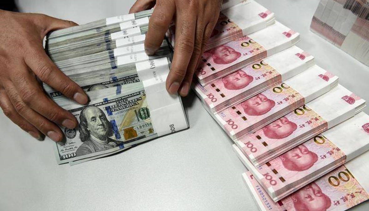 اليوان الصيني يتجه لتحقيق أكبر زيادة فصلية مقابل الدولار في عشر سنوات