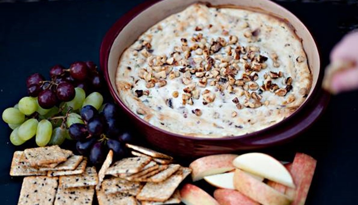 حلوى الجبنة المحشوّة بالجوز... "بتاكل صبيعك وراها"!