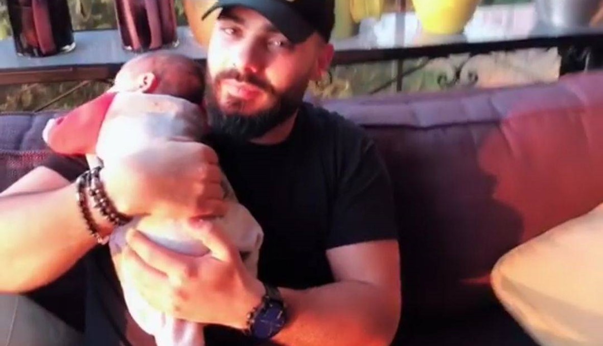 جوزف عطية حاملاً طفل سيرين عبد النور... "جمود وتوتر وعرق" (فيديو)