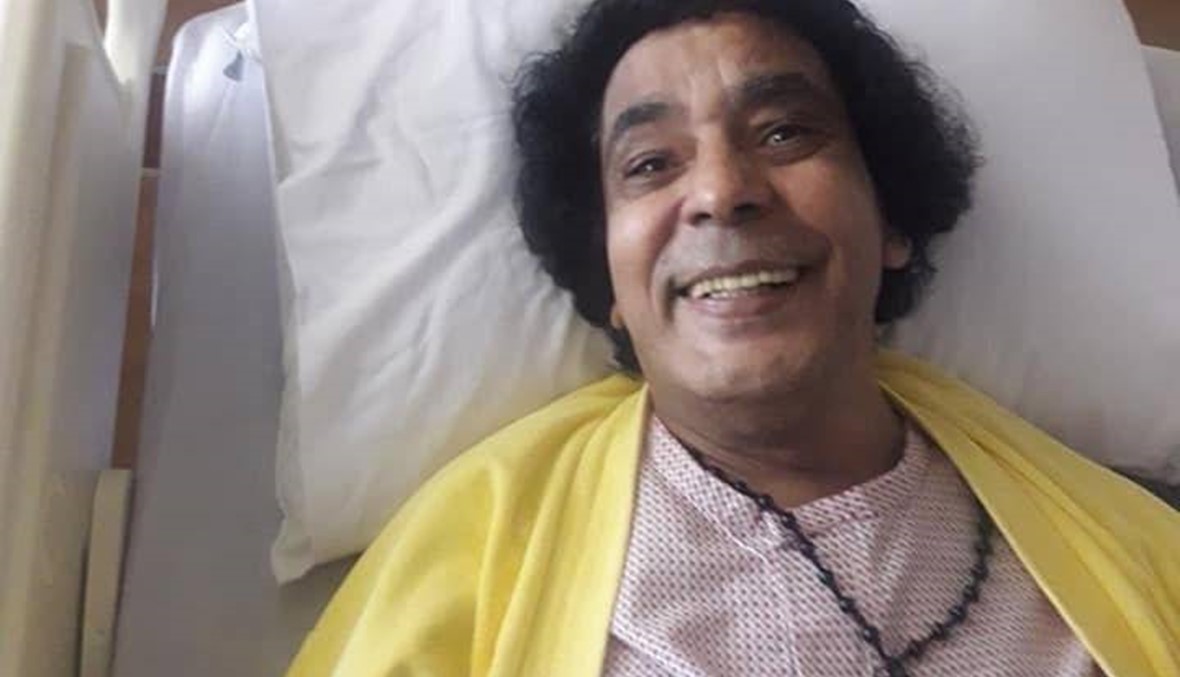 الصور الأولى لمحمد منير في المستشفى