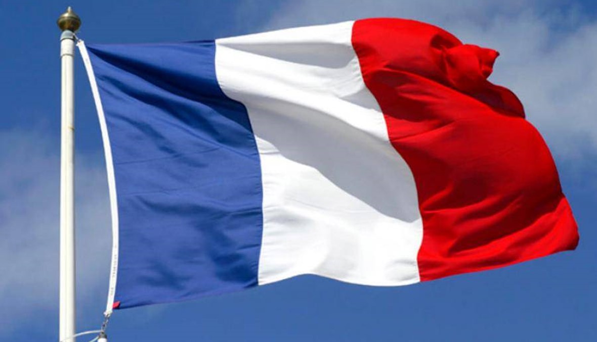 فرنسا تطرد إماماً سلفيًّا متطرّفًا إلى الجزائر
