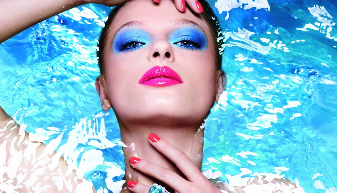 "ديور" يطلق المكياج الأزرق لصيف 2018