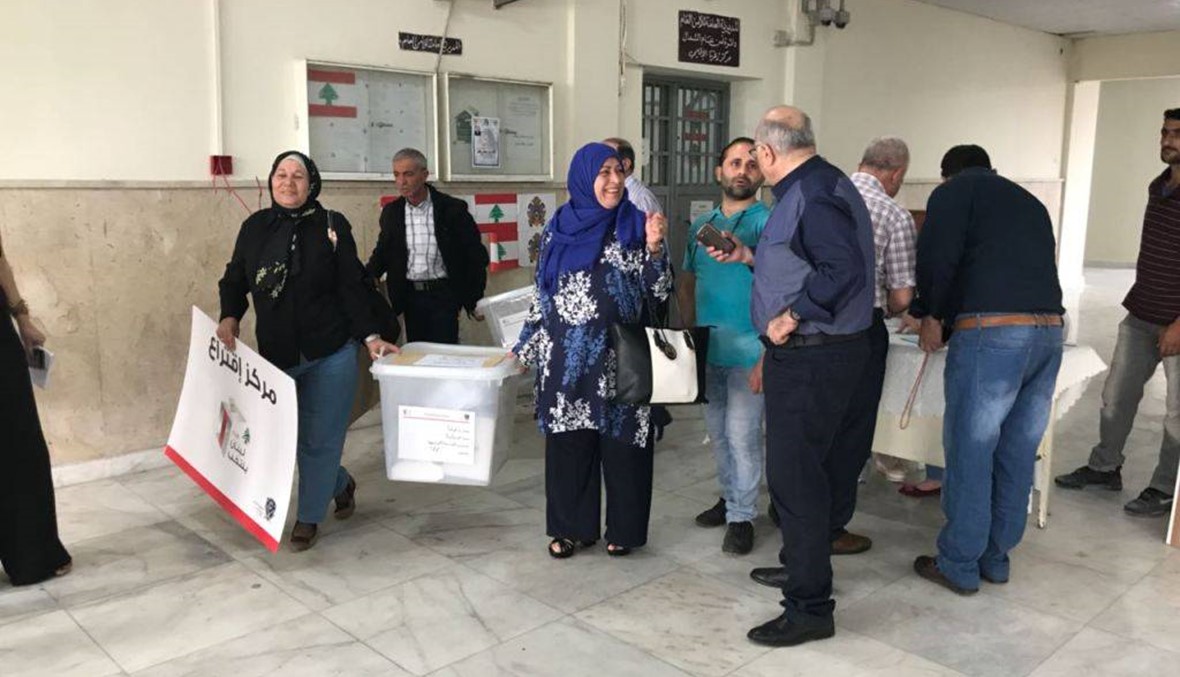 تسليم صناديق الاقتراع في المناطق اللبنانية
