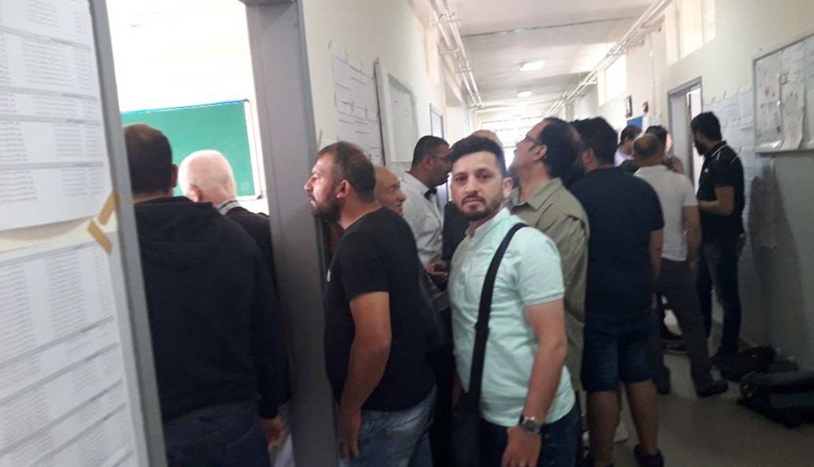 صوَر- انتخابات هادئة في بنت جبيل- النبطية: الاقتراع إلى ارتفاع ملحوظ