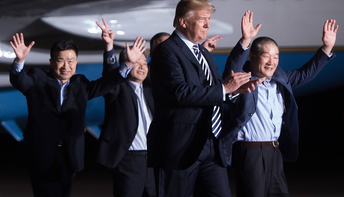 ترامب يستقبل 3 أميركيّين أفرجت عنهم كوريا الشماليّة: خطوة كيم "لطيفة"