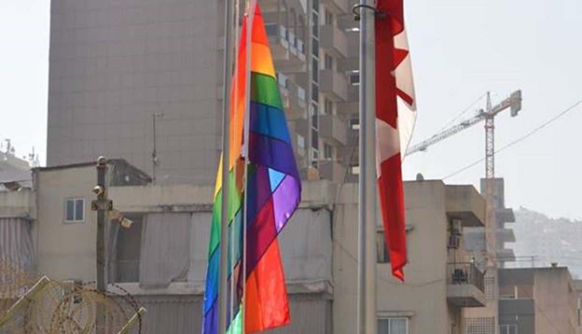 بالصور- كندا ترفع علم المثليين في جل الديب